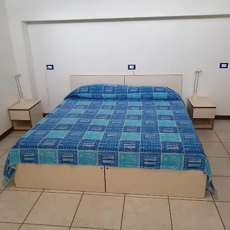 Dina מלון דירות